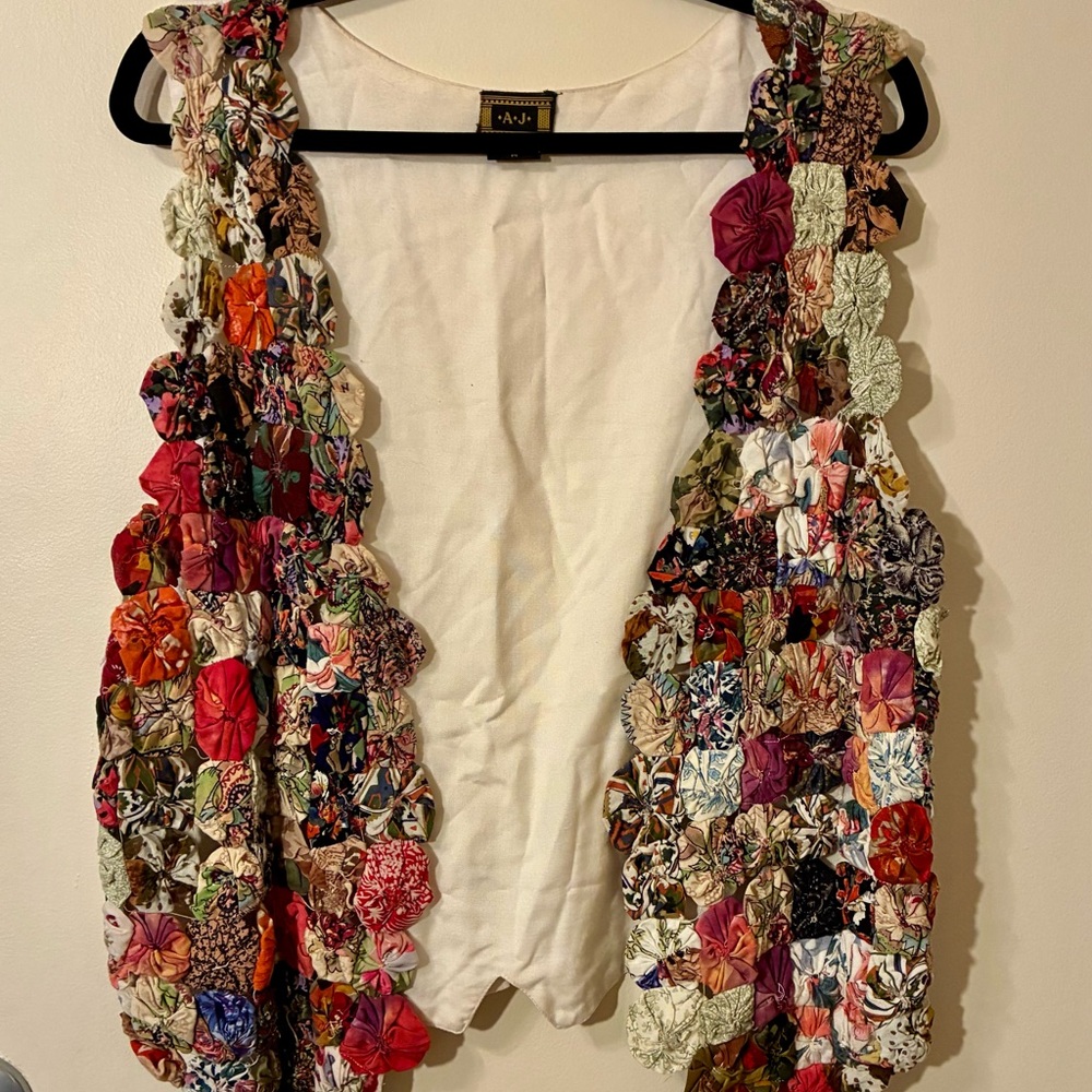 Vintage Patchwork Floral Yo-Yo Vest Multicolor Artwear Rosette Made in India M